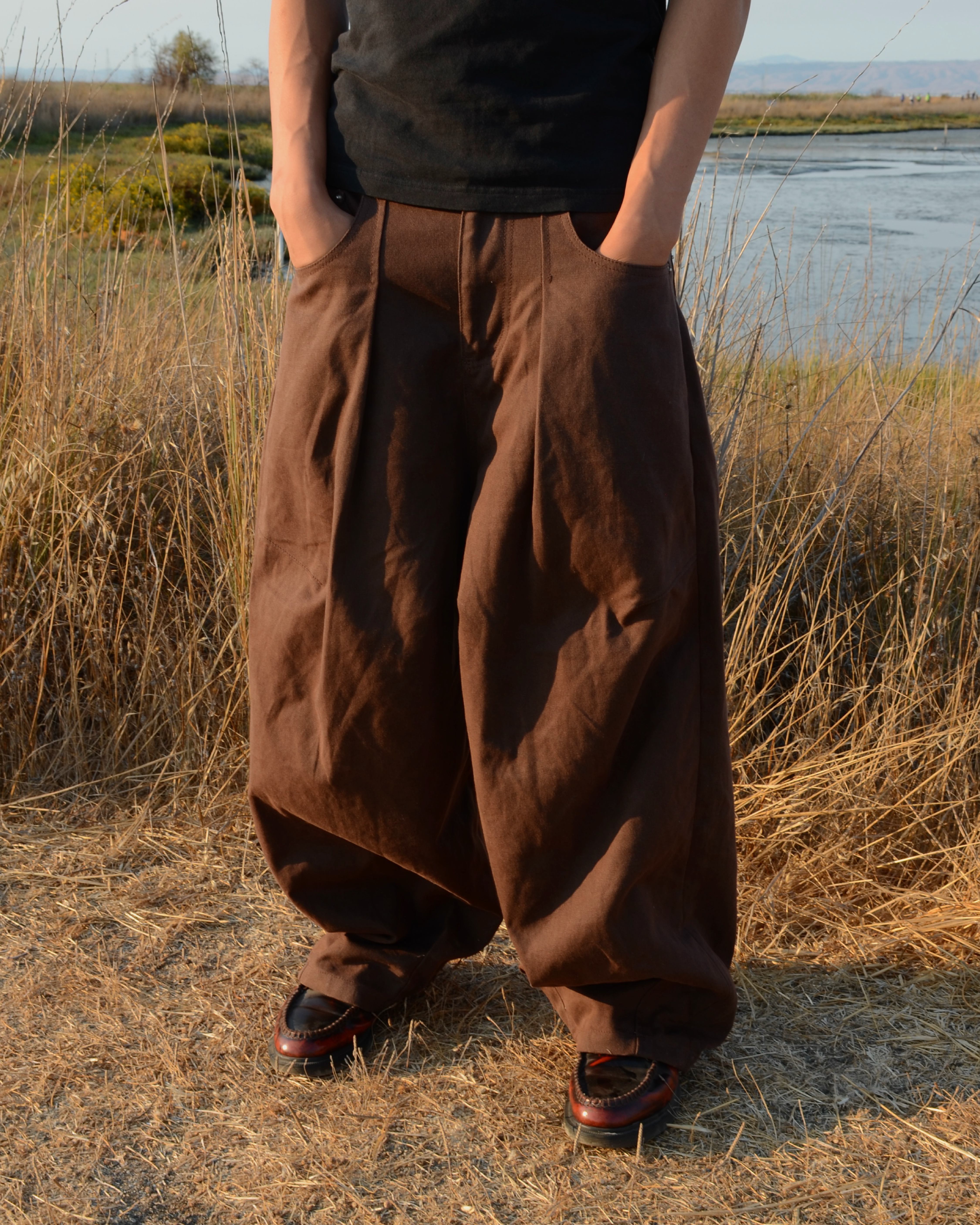 SELLWOOD PLEATED TROUSERS - BROWN – Oliver Fong SELLWOOD PLEATED TROUSERS - BROWN – Oliver Fong